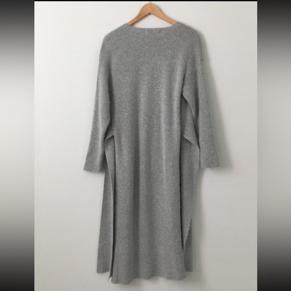 Dress features a sexy and flattering design RESTOCKED - Picture 6 of 6